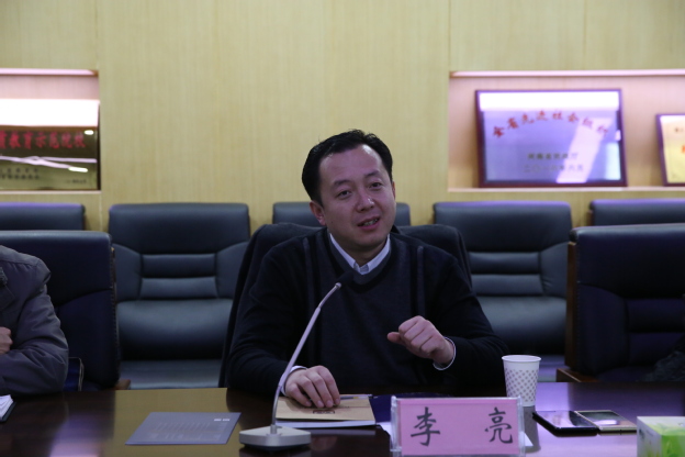 首先,李亮代表市政府对高丽萍副秘书长一行到新乡市考察高等教育发展